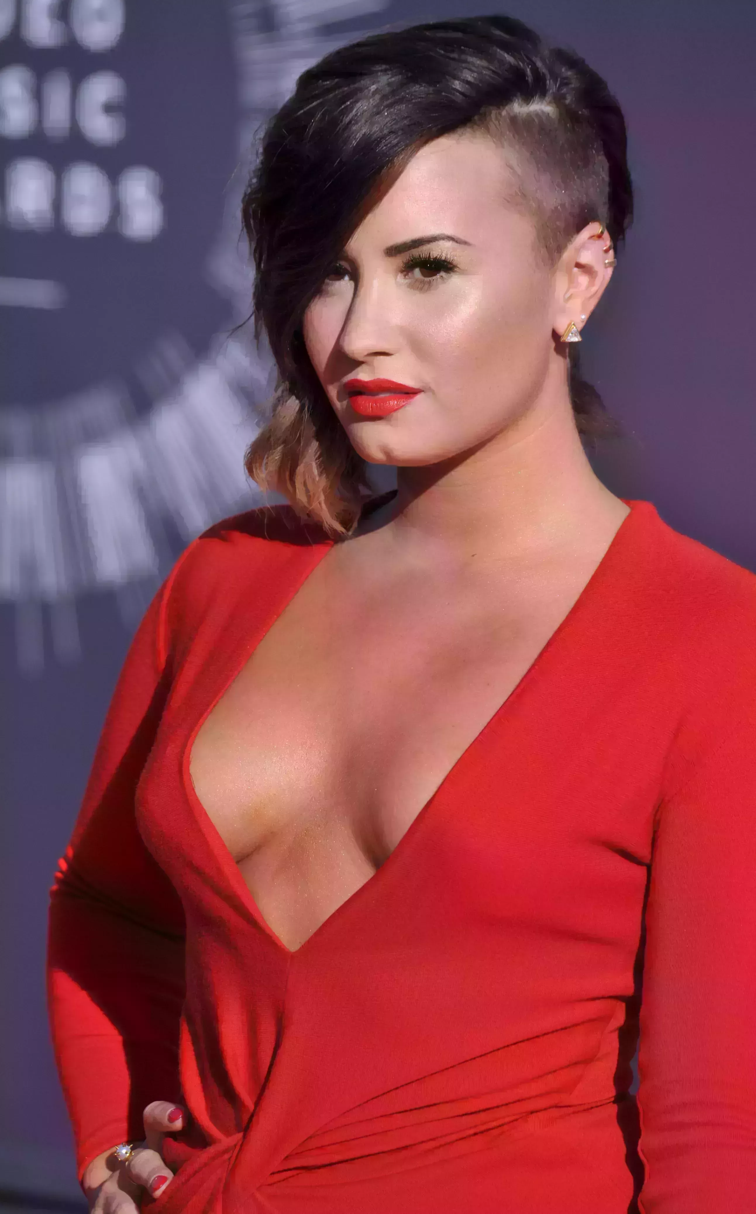 Demi’s Semi Side Parted Undercut Shave