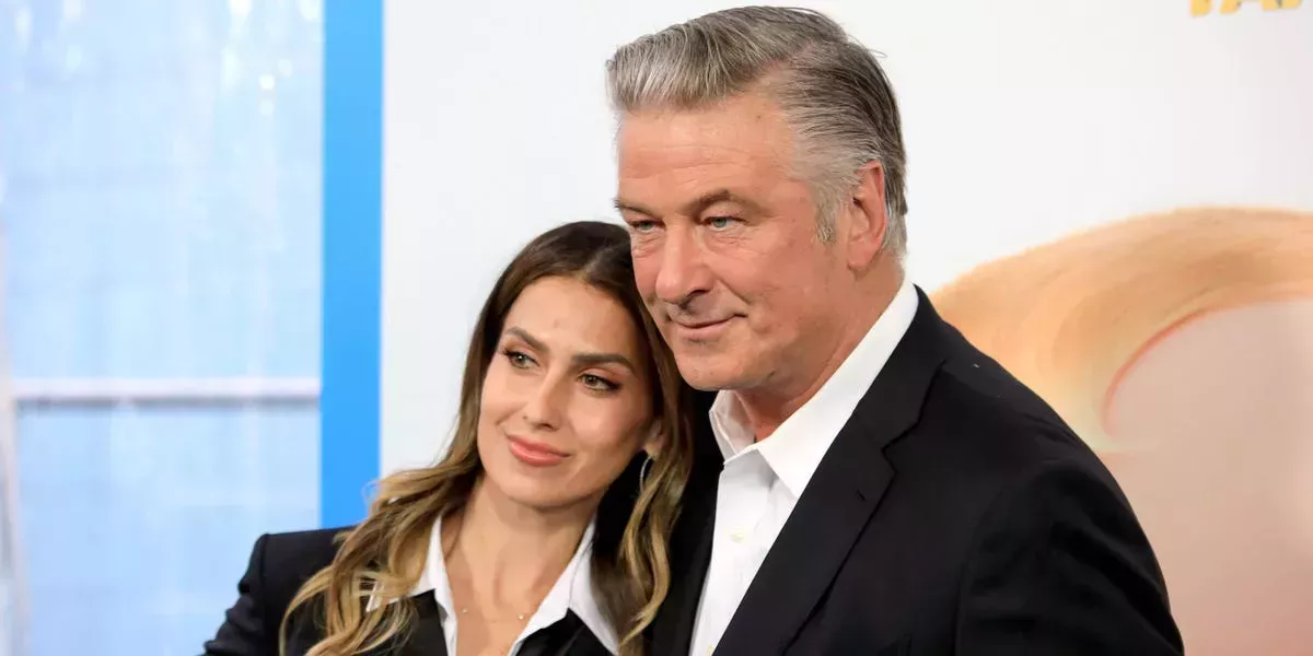 Hilaria Baldwin teme que Alec Baldwin desarrolle TEPT por el rodaje de 'Rust'