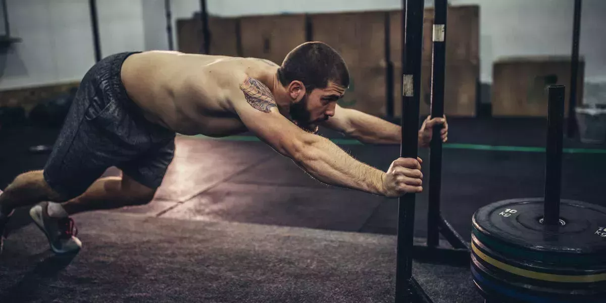 Si las agujetas interrumpen tus entrenamientos, no recurras a costosos masajes o suplementos. Las mejores formas de promover la recuperación son gratuitas, según un levantador de pesas con récord mundial