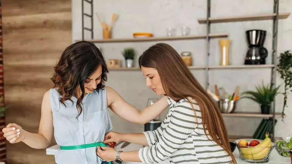 Aparentemente, que tu cintura sea menor que la mitad de tu altura significa que estás sano