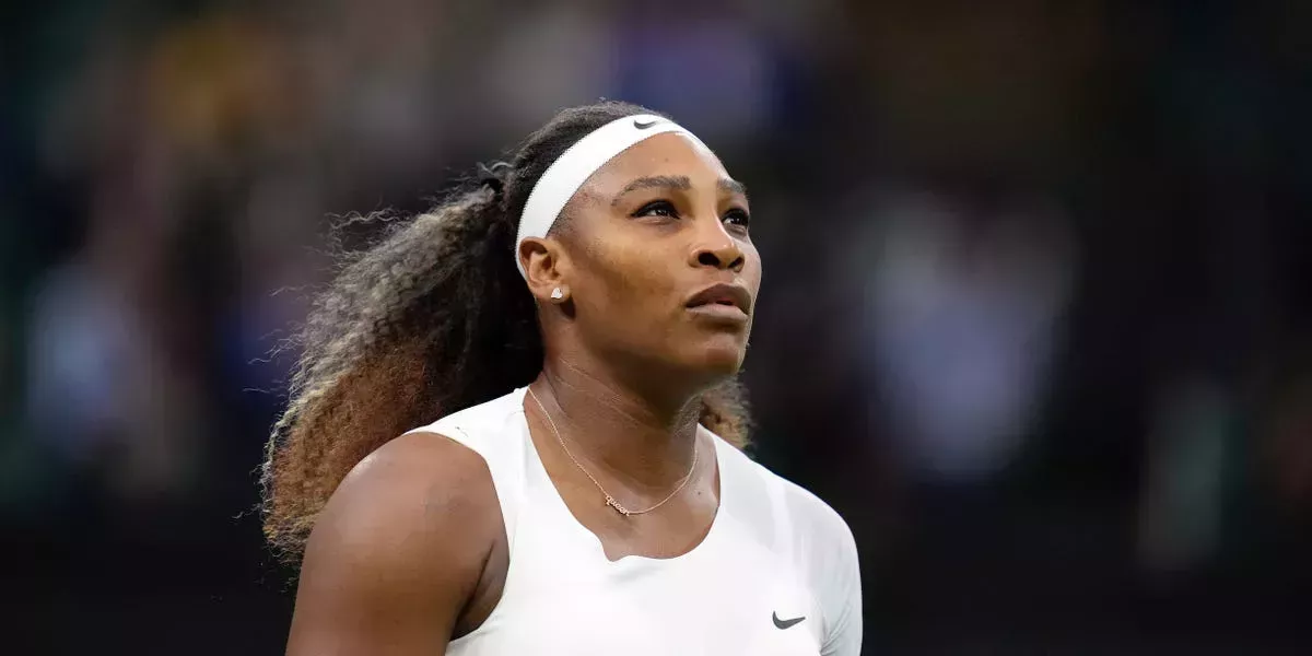 Serena Williams dijo que tuvo que persuadir a los médicos para que le hicieran escáneres pulmonares que revelaron coágulos sanguíneos potencialmente mortales después de dar a luz