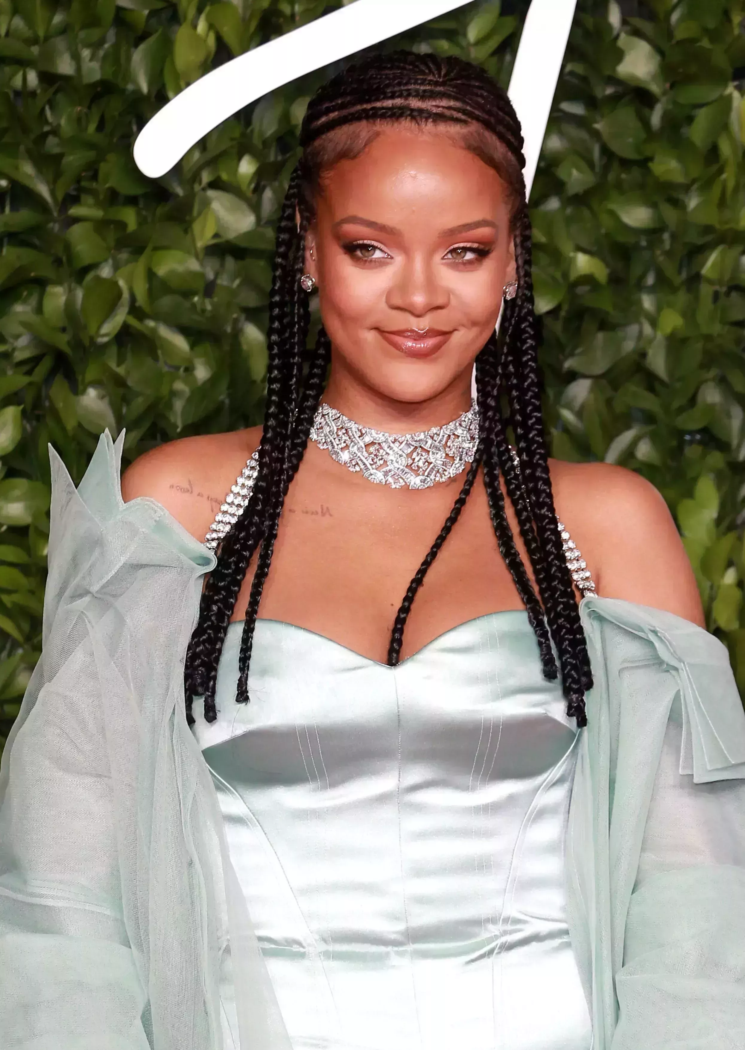 Rihanna’s Mix Of Braiding Styles