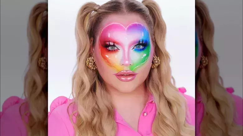 5 maquilladores queer que deberías seguir durante el mes del orgullo