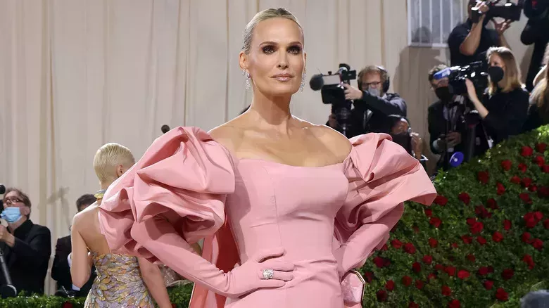 Molly Sims da importantes consejos de compra y maquillaje - Entrevista exclusiva