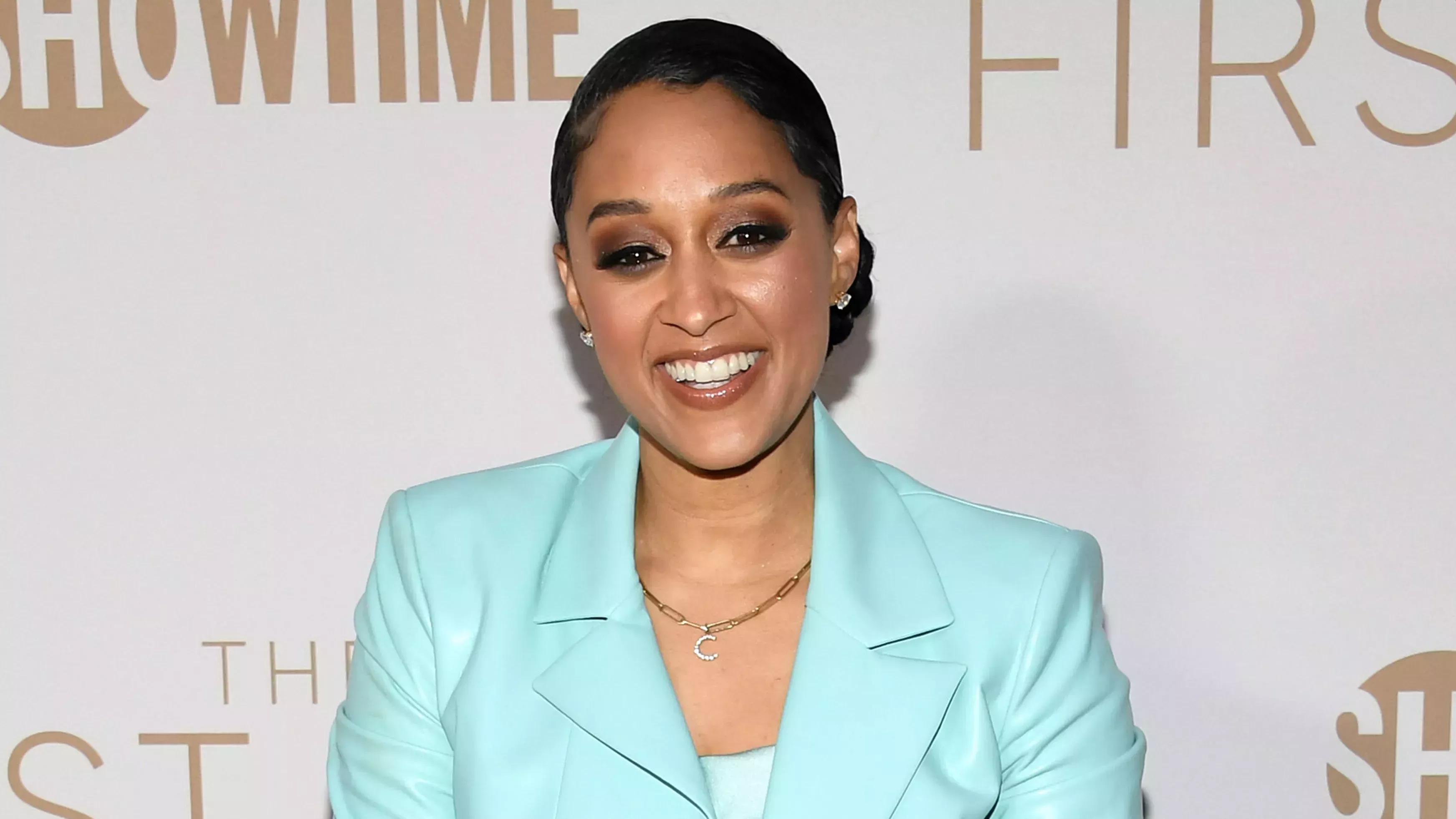 Tia Mowry publicó la más impresionante oda al poder del peinado negro