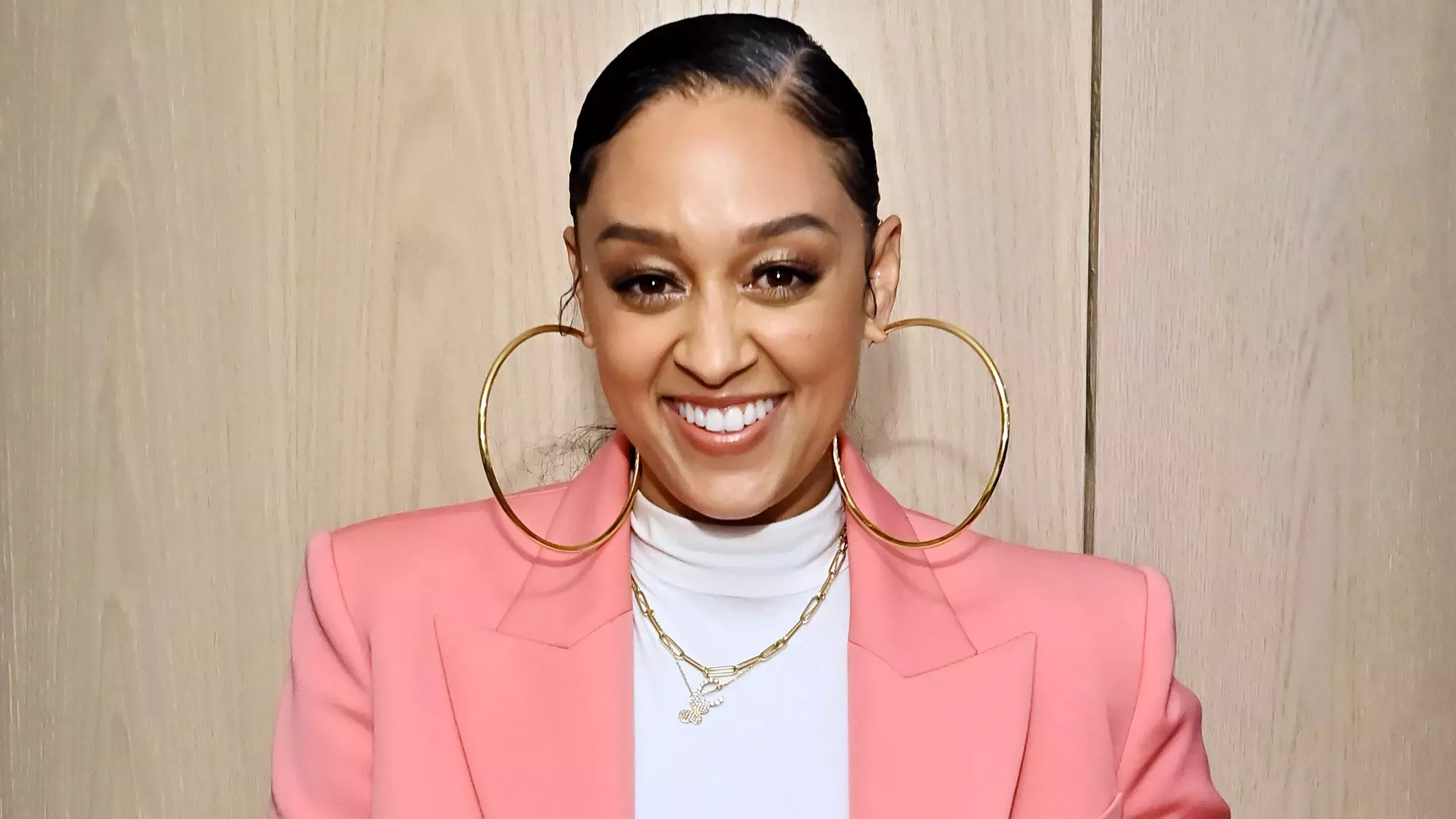 Tia Mowry es la protagonista de todas nuestras vidas con estas trenzas de medusa hasta la cintura