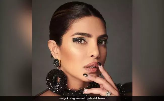 Así es como Khushi Kapoor, Priyanka Chopra y otras personas aumentan el dramatismo con estos atrevidos looks de maquillaje de ojos