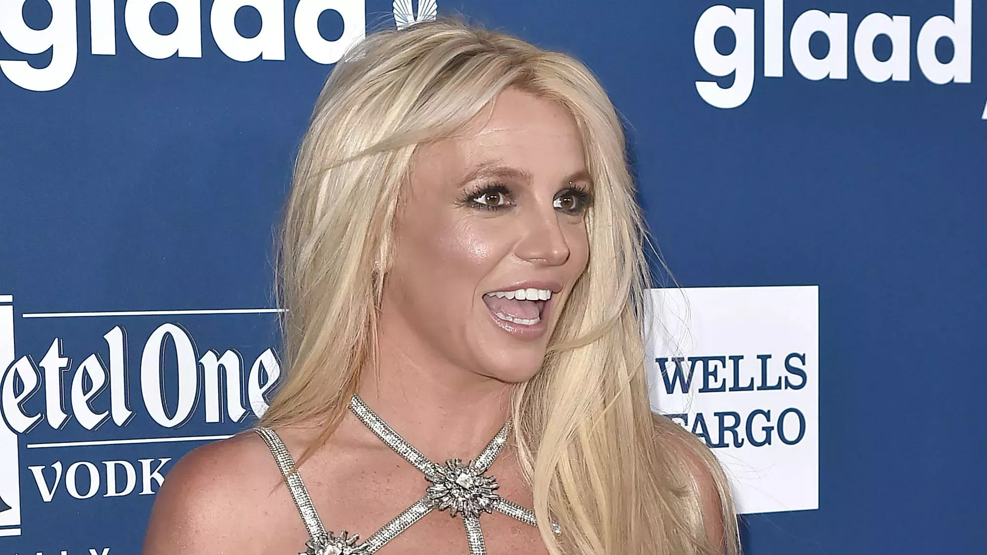 Britney Spears Nos Muestra Su Nuevo Corte De Pelo ¡en Topless Estarguapas 9604