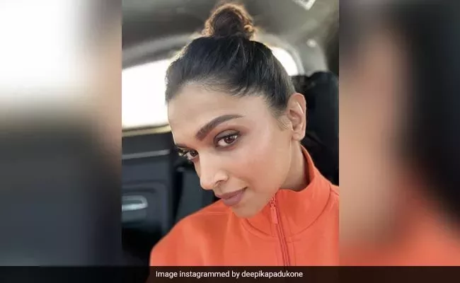 ¿Quieres saber los secretos de belleza detrás del brillo de Deepika Padukone? La estrella lo revela con una foto sin filtro