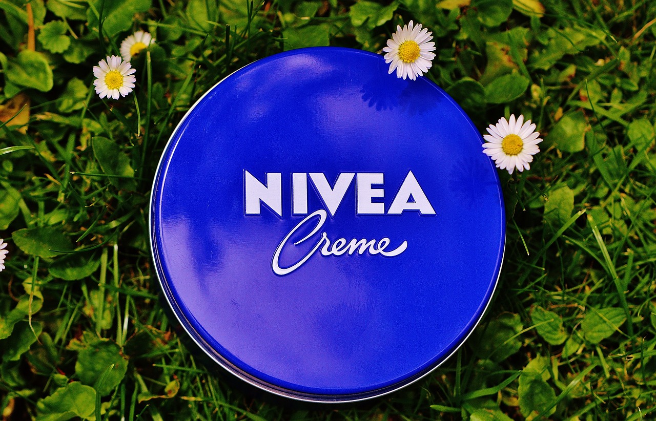 ¿Cómo usar la Nivea para las ojeras?