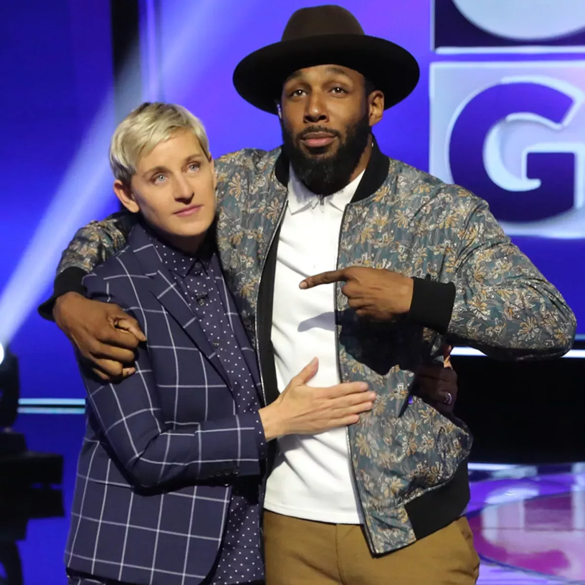 El Campus de Conservación de Gorilas de Ellen DeGeneres rinde homenaje a su "maravilloso amigo" Stephen "tWitch" Boss