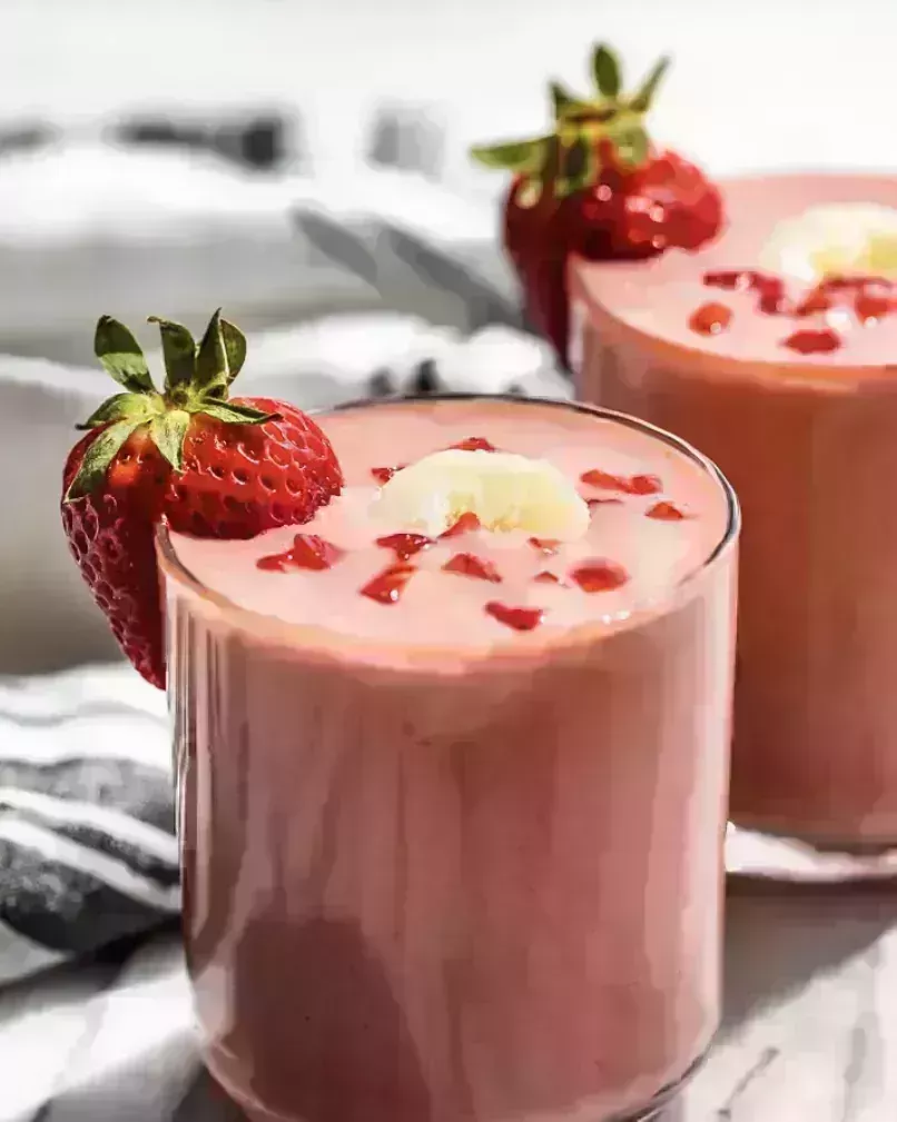 banana and strawberry smoothie