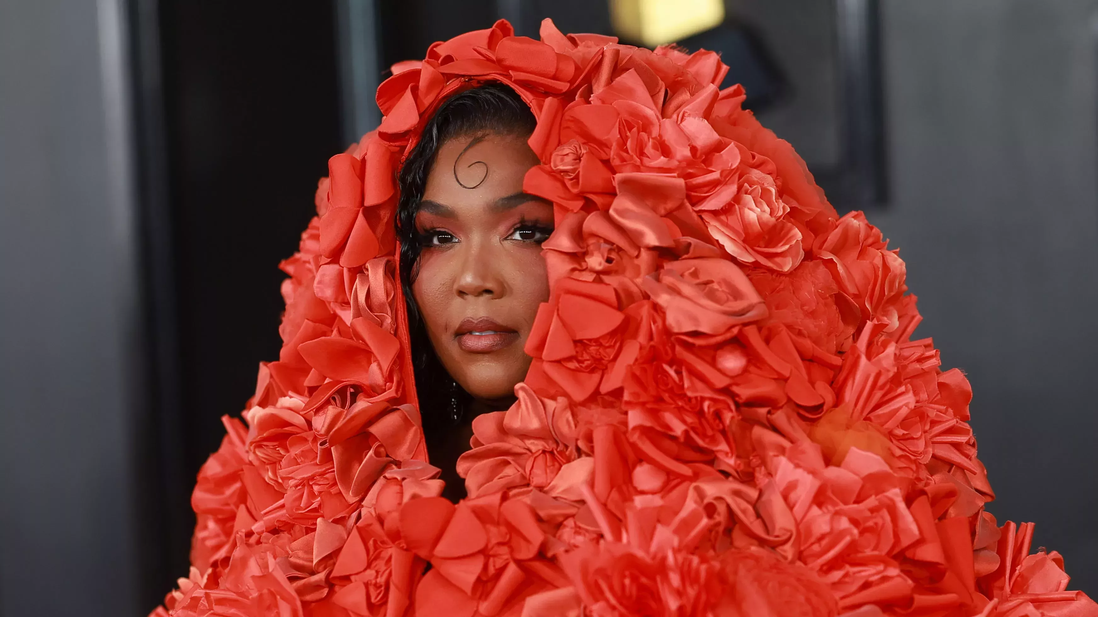 Lizzo fue una gran flor humana en los Grammy 2023