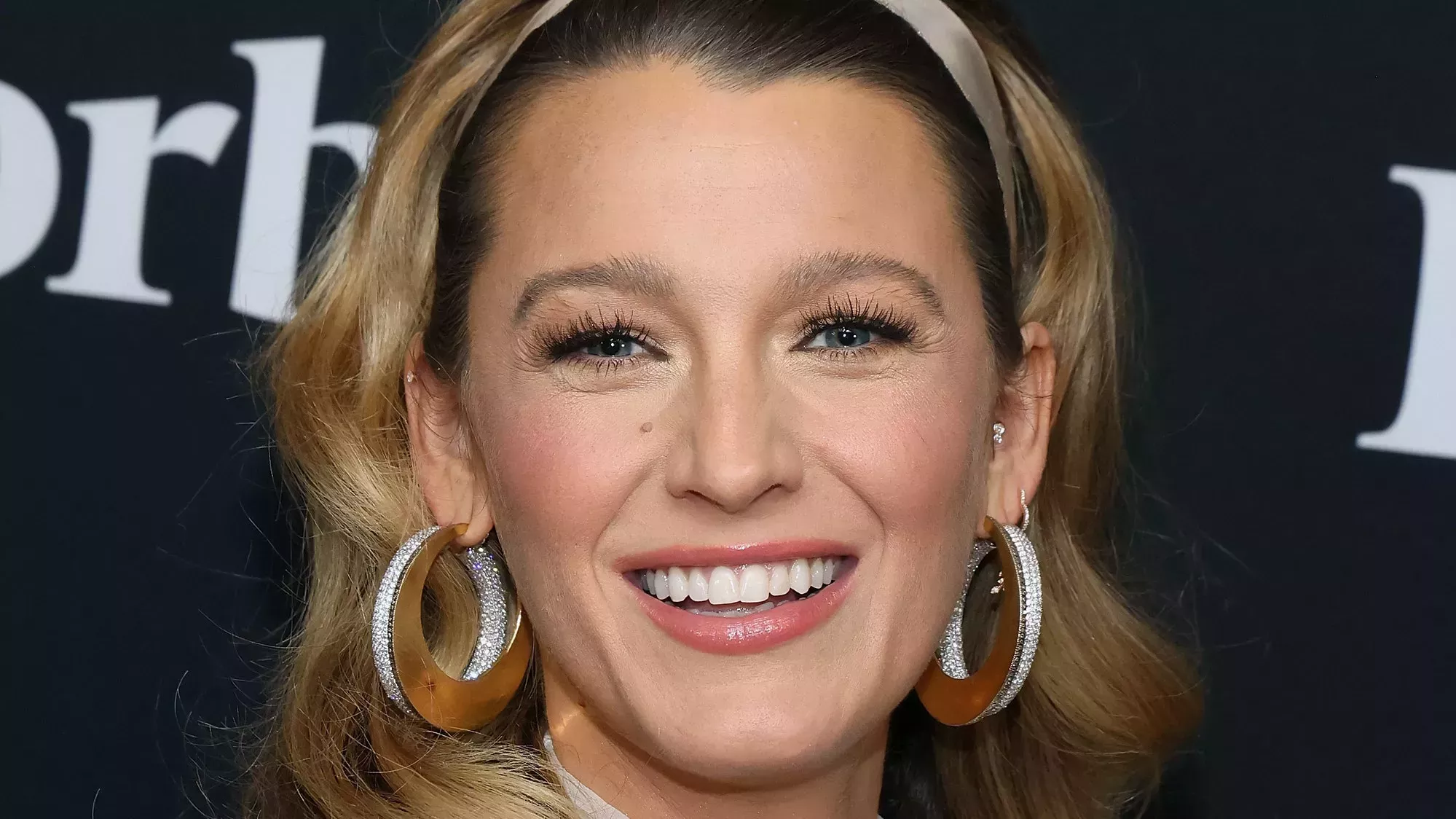 Los fans juran que Blake Lively acaba de traer de vuelta a Serena van der Woodsen con este look