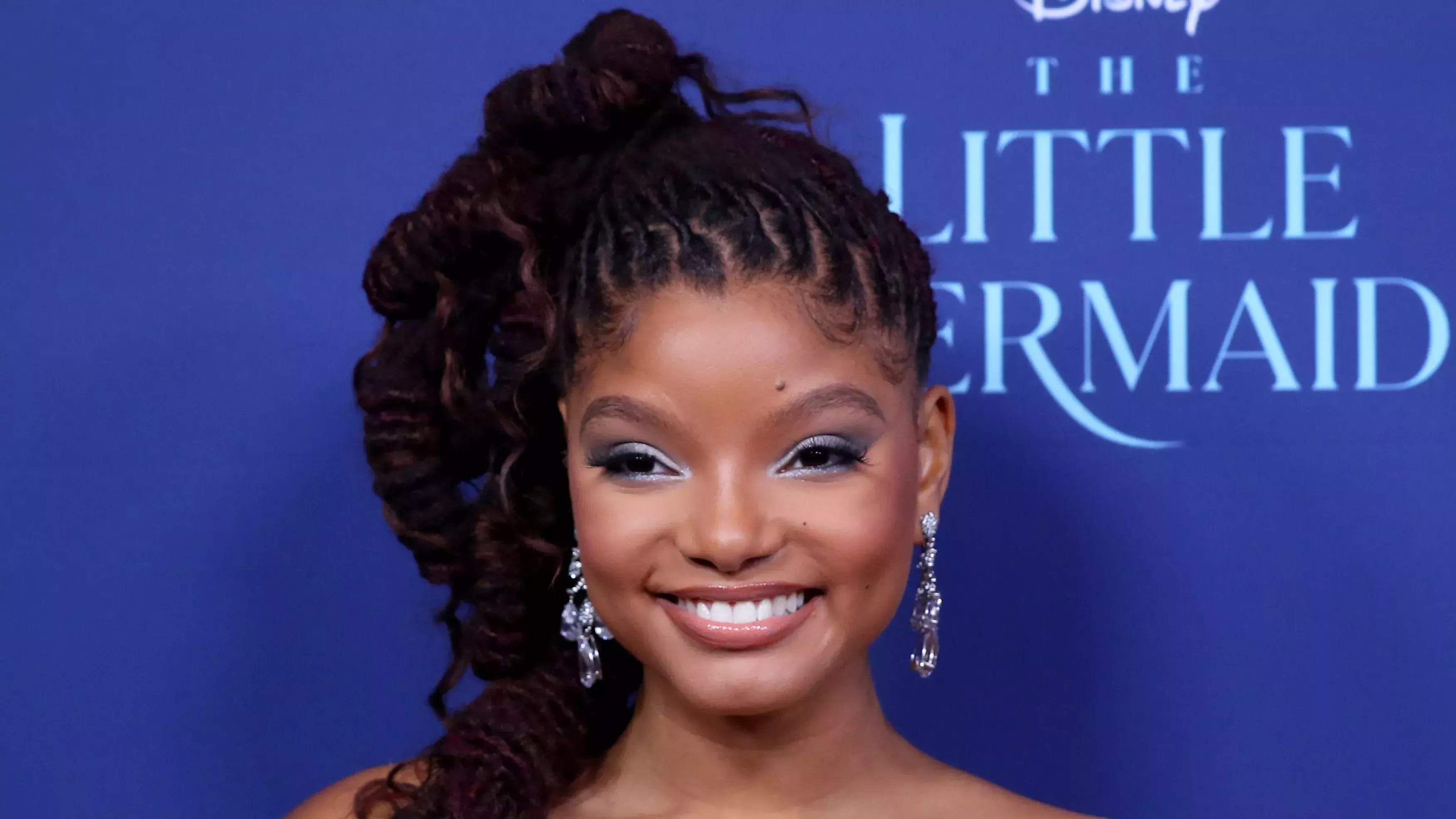 Halle Bailey transforma sus mechones en un bob retorcido