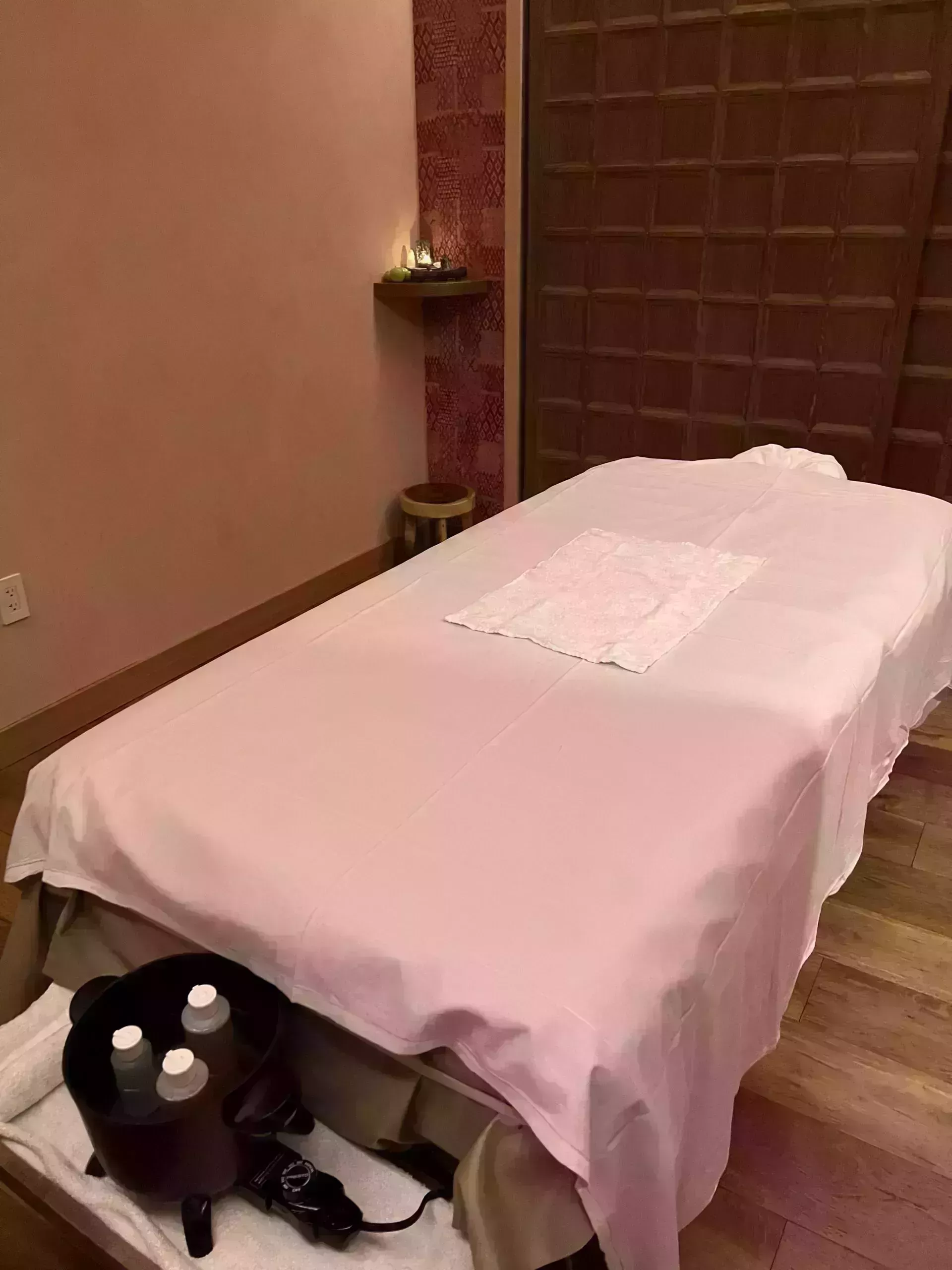 picture of a spa table