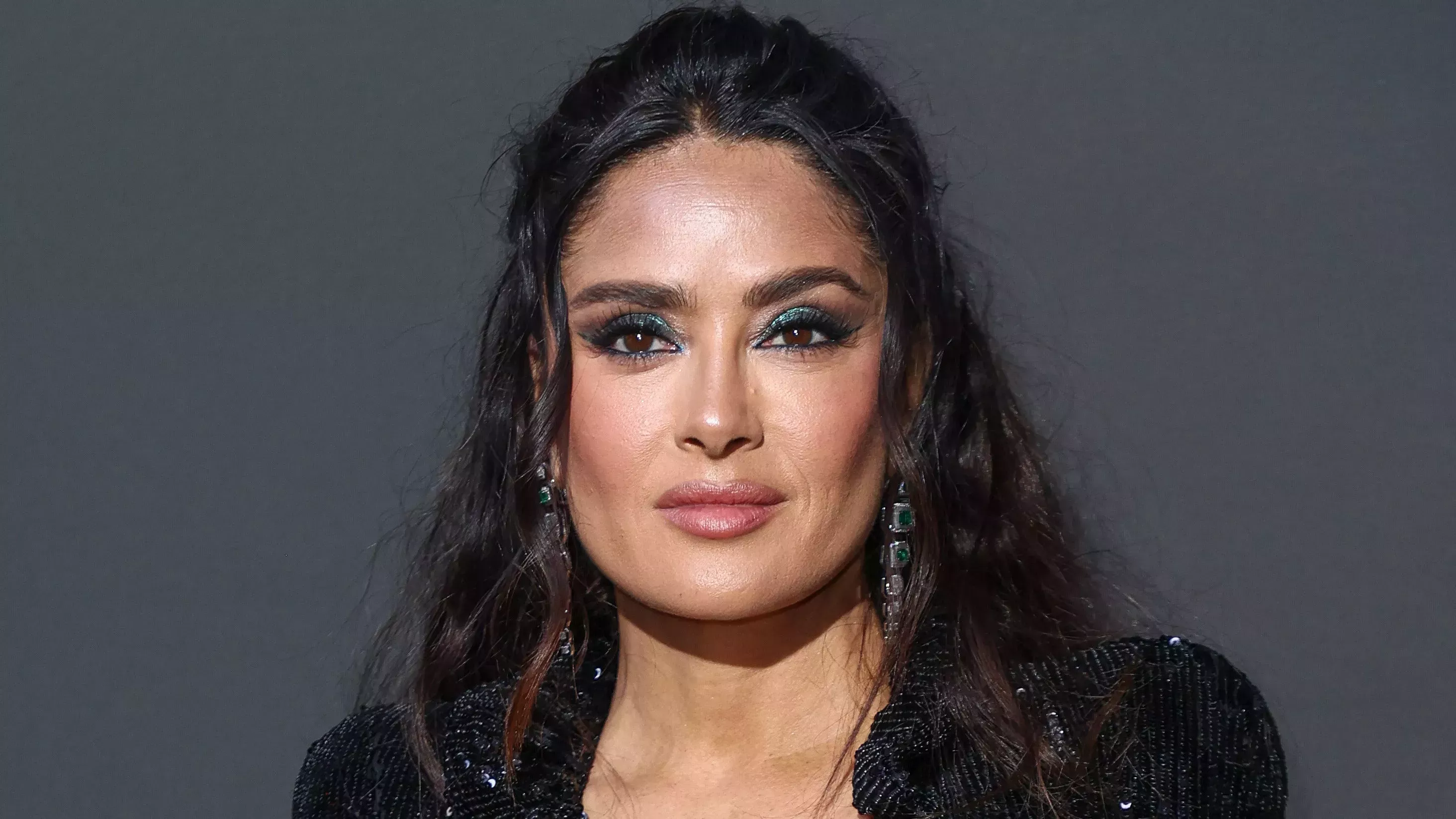 Salma Hayek tiene un gran "truco" para cubrir las canas sin tinte