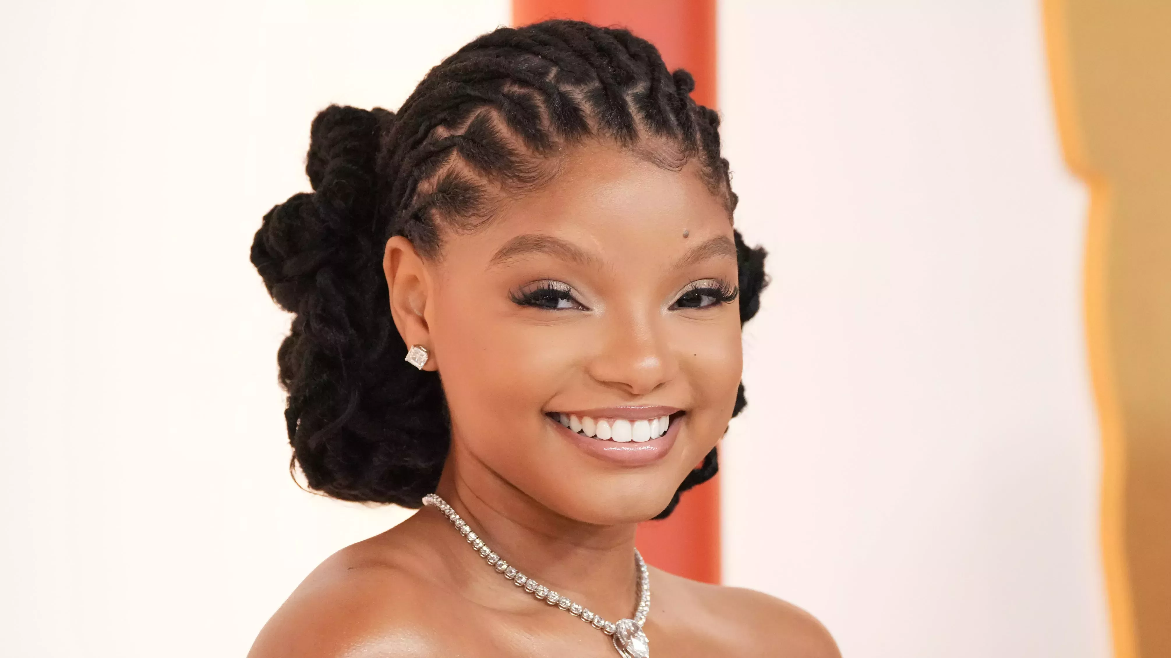 La coleta XXL de Halle Bailey la hace parecer cinco centímetros más alta de lo que es en realidad