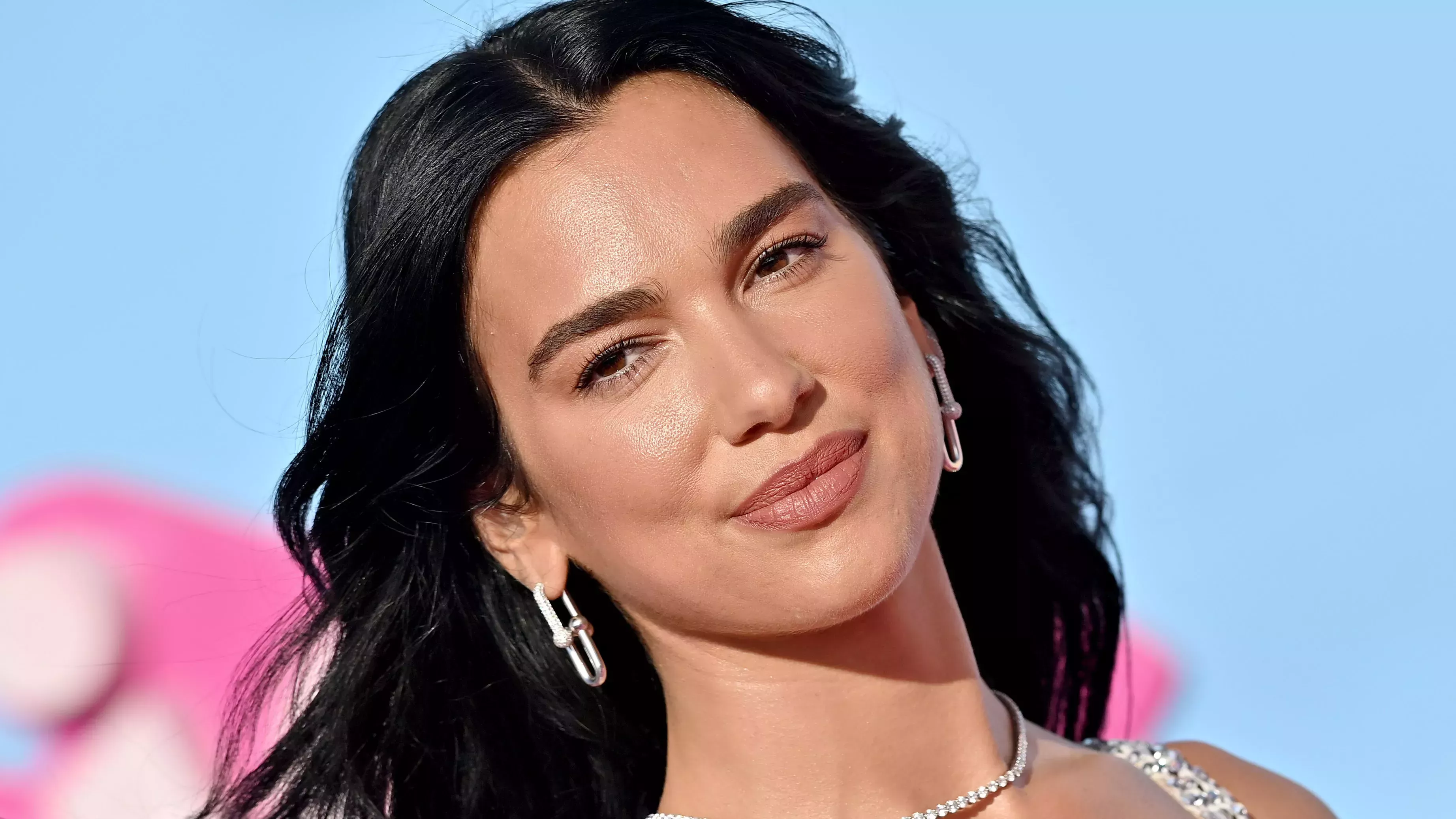 Dua Lipa se tiñó el pelo de un color nunca visto