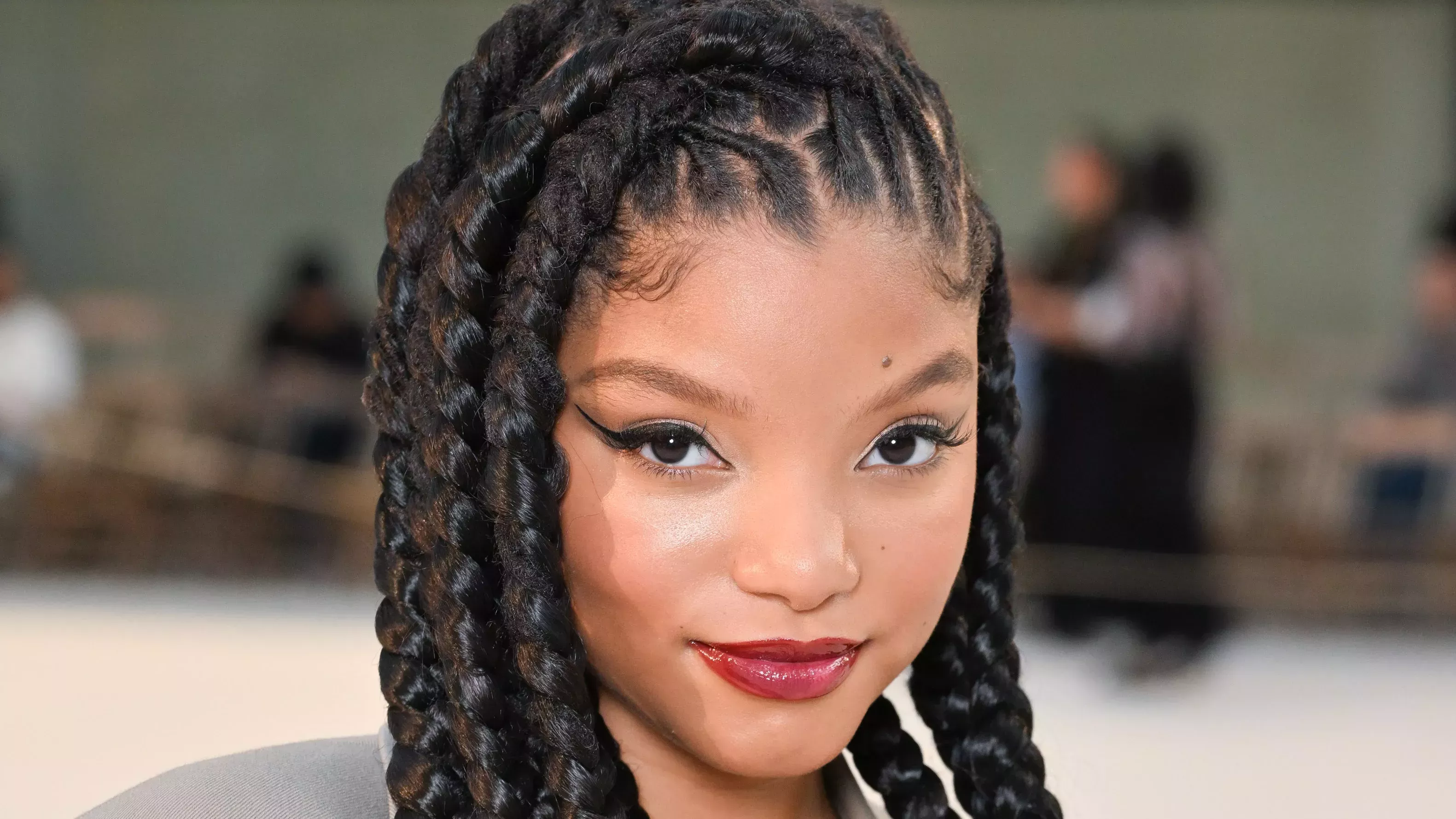 Los dos pelitos de bebé de Halle Bailey, perfectamente rizados, son todo lo que conservo hoy