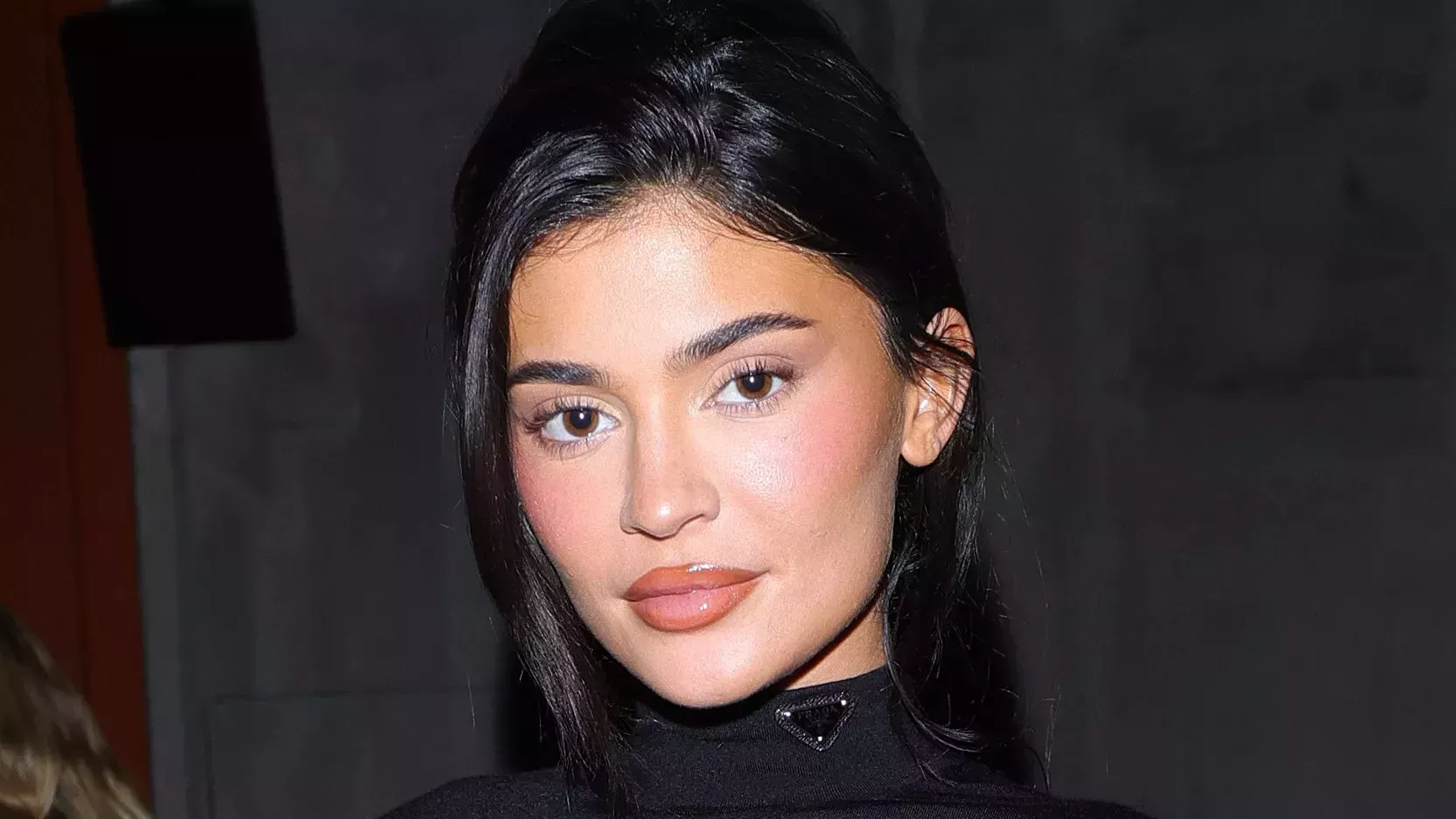 Kylie Jenner ya ha visto suficiente, según el zarcillo que le tapa el ojo