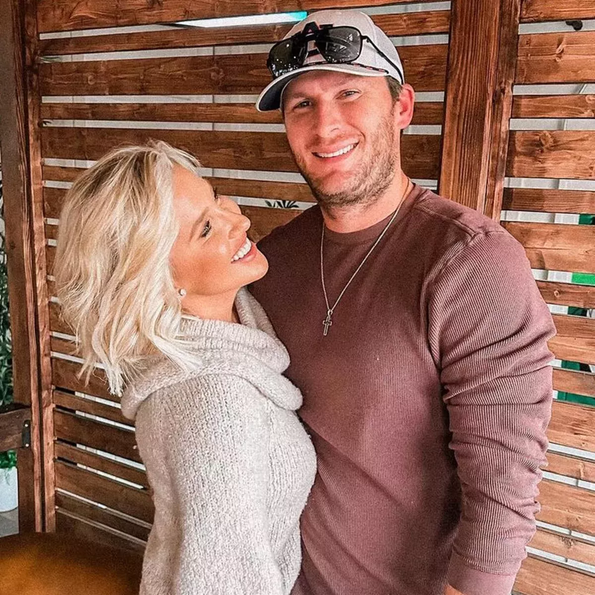 Savannah Chrisley muestra cómo su romance con Robert Shiver "simplemente funciona" con fotos PDA