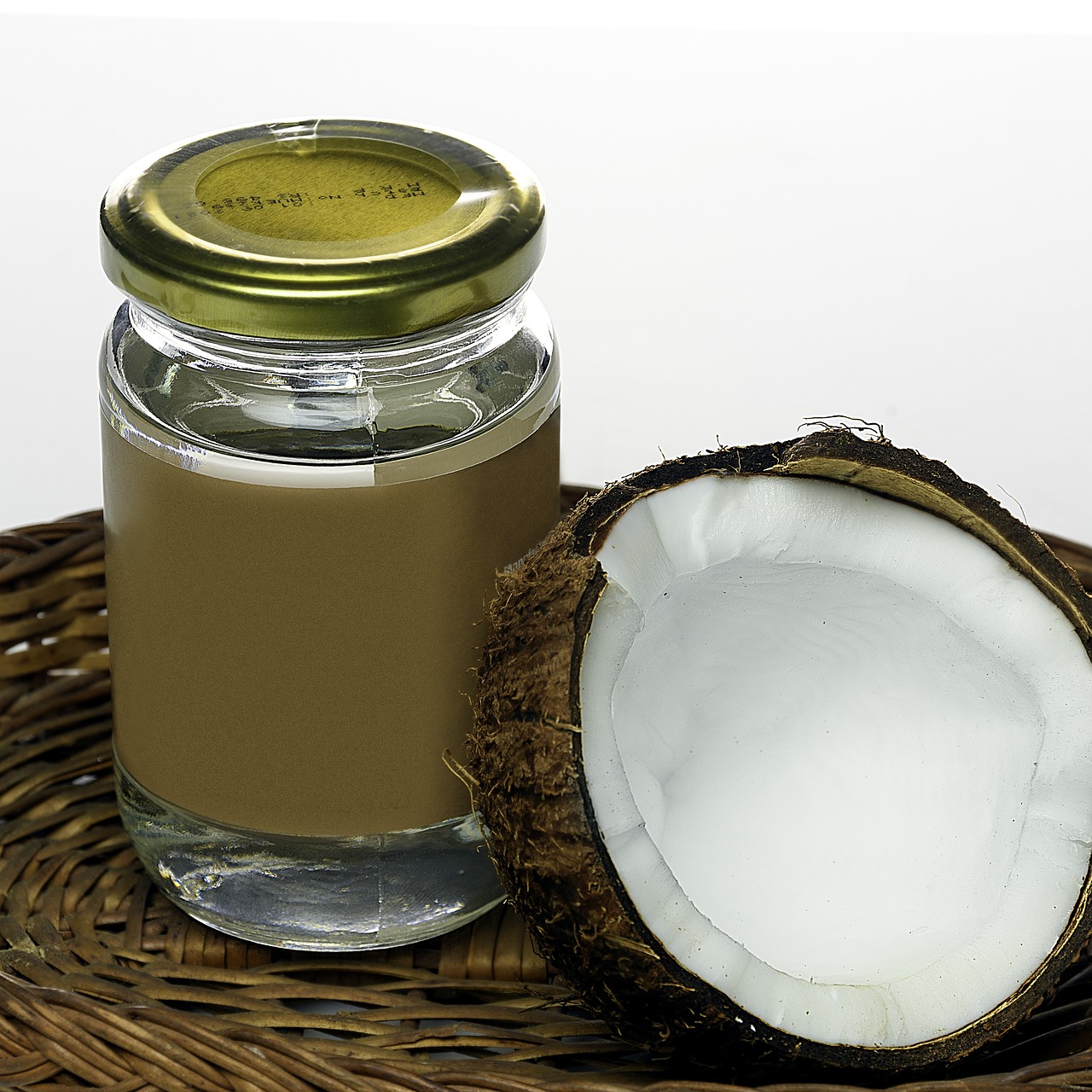 ¿Cómo se utiliza el aceite de coco virgen en el cabello?