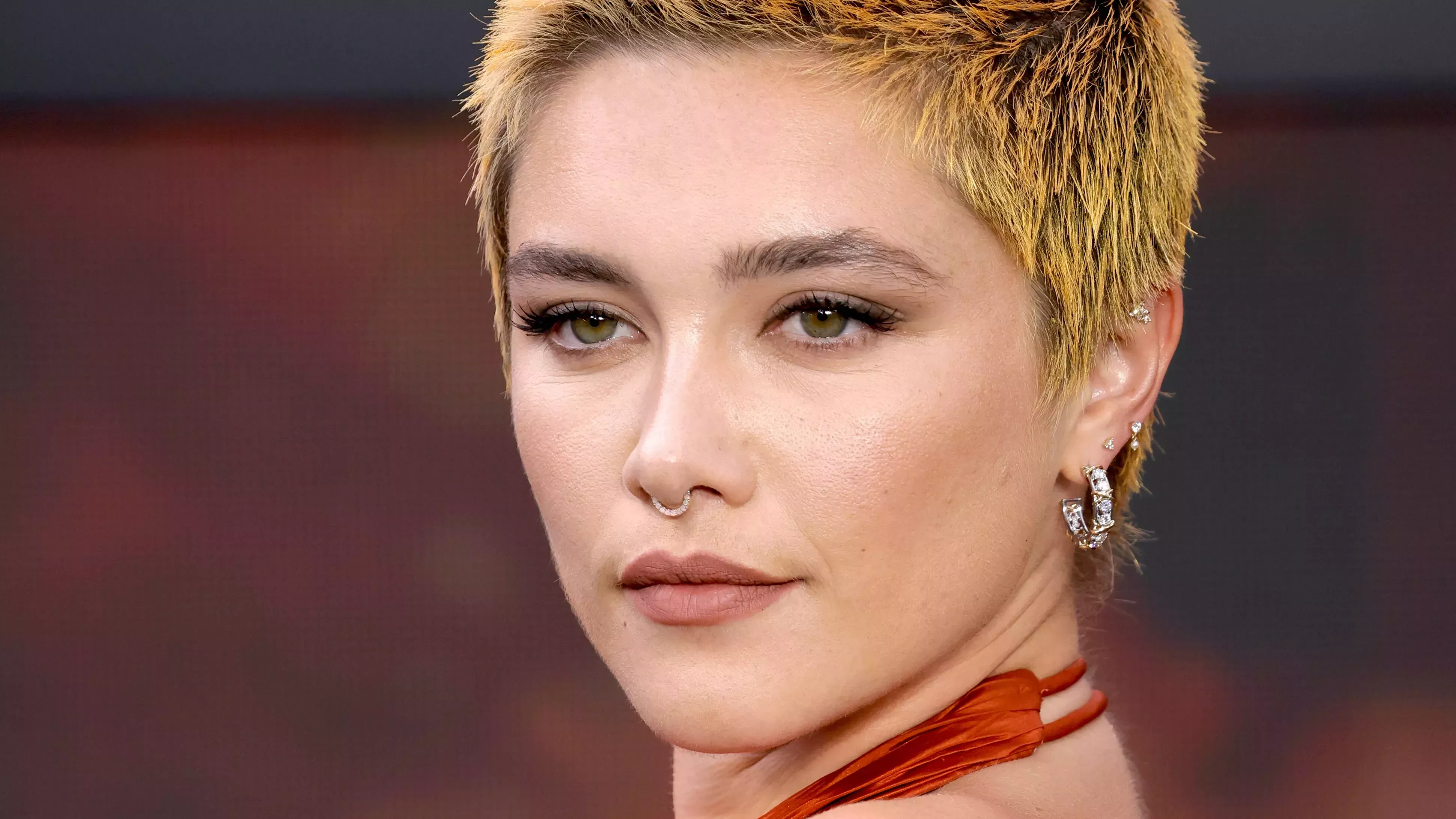 El salmonete de Florence Pugh es un sueño de los 80 hecho realidad