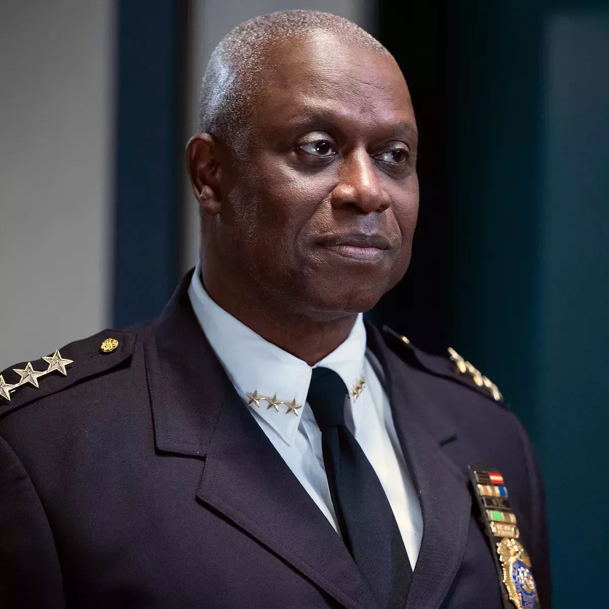 Las estrellas de Brooklyn Nine-Nine honran a su capitán Andre Braugher tras su muerte