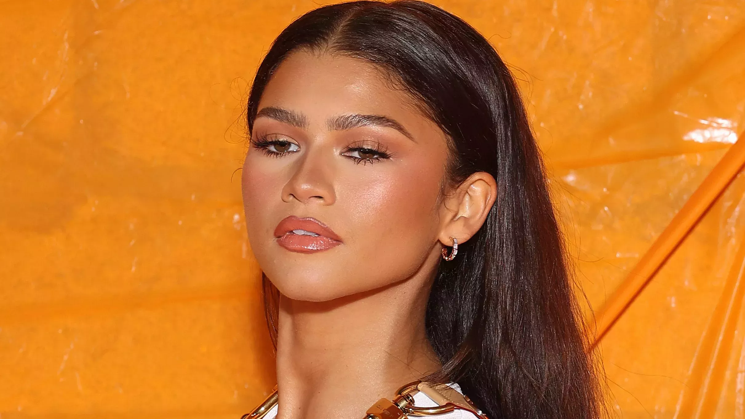 El flequillo triangular gótico de Zendaya no estaba en mi cartón del bingo de belleza de las famosas de 2024