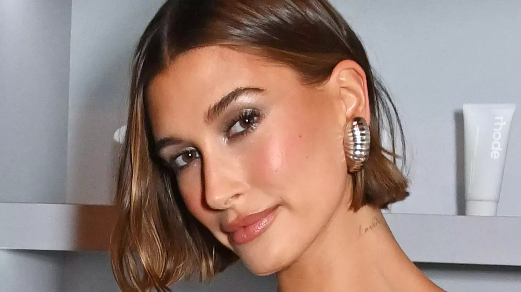 El pelo de Hailey Bieber es largo por primera vez en lo que parece una eternidad