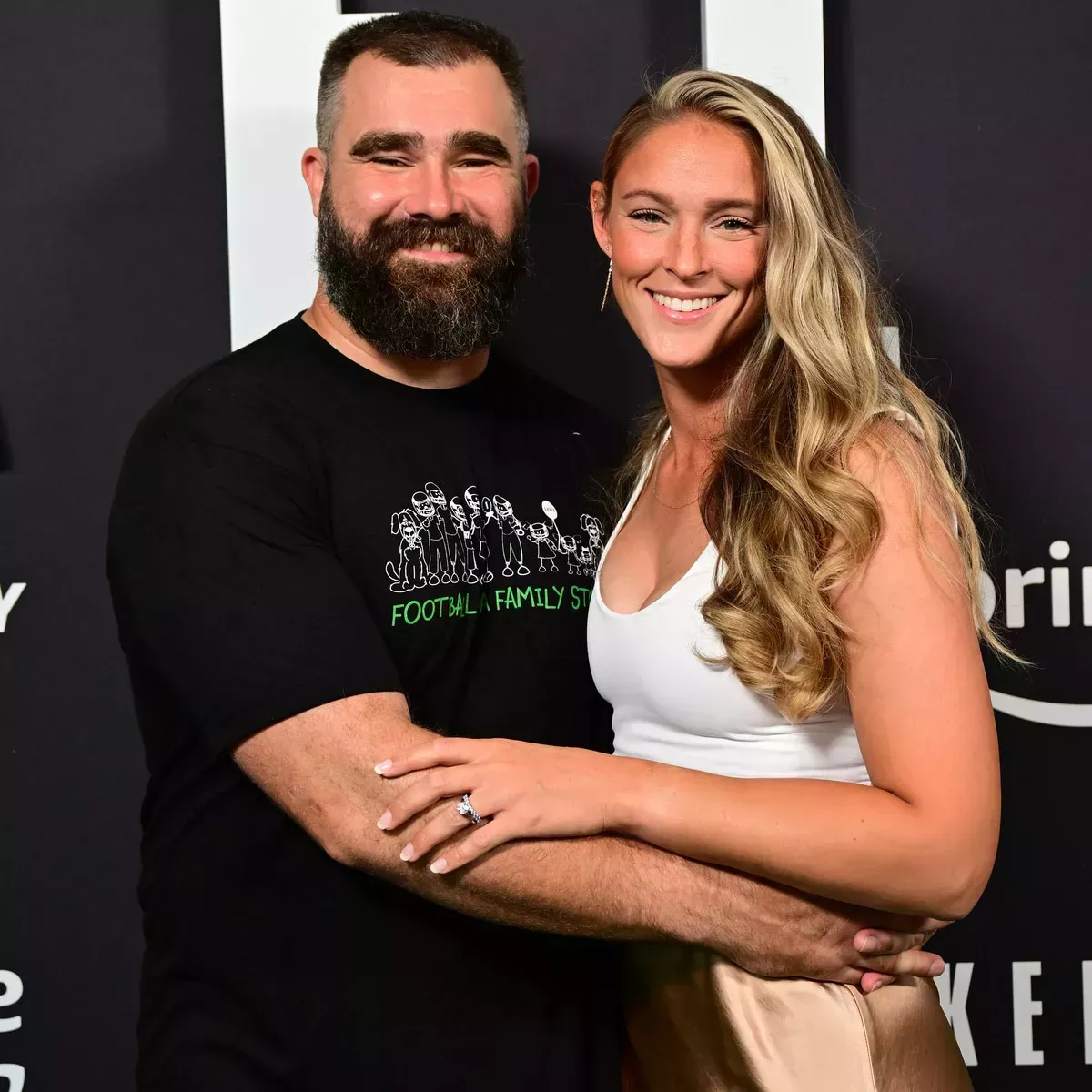 Jason Kelce atribuye a su esposa Kylie Kelce "los mejores años" de su carrera en medio de su retirada