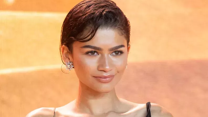 Zendaya se reencuentra con los rizos hasta la cintura y sienta de maravilla