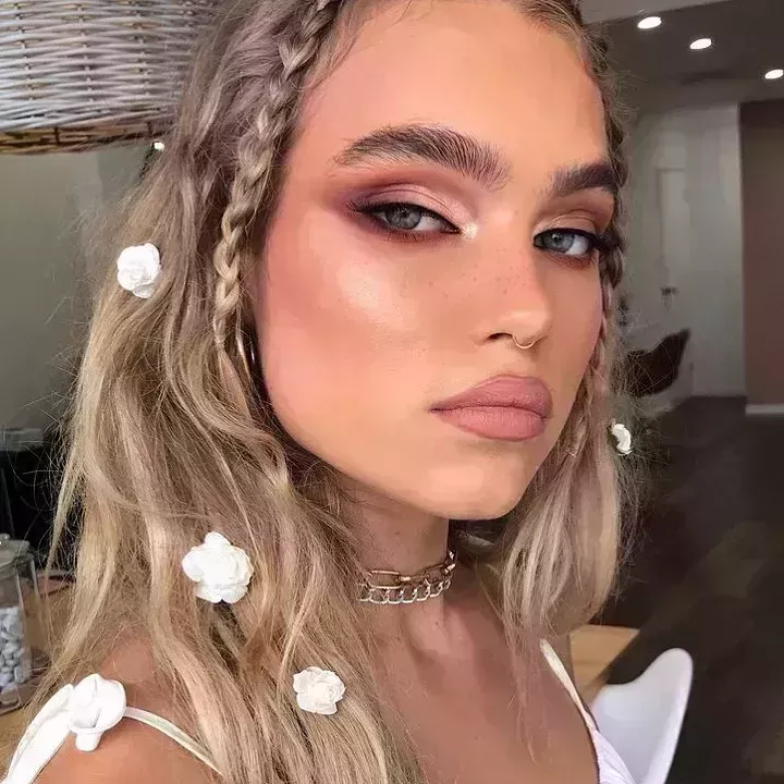 20 ideas de maquillaje boho que vale la pena probar para todas