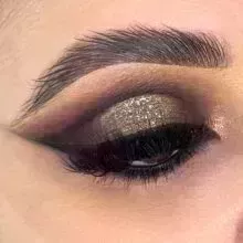 20 ideas modernas de maquillaje de ojos para novias indias