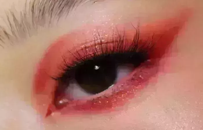 21 Sombras de ojos rojas que debes probar