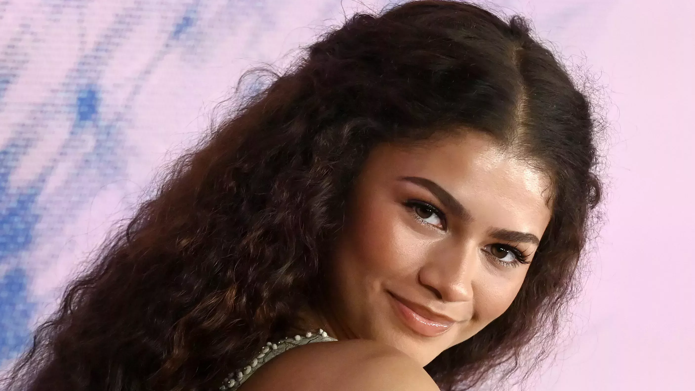 La gira de prensa de Challengers de Zendaya ha sido una clase magistral de magia de peluquería