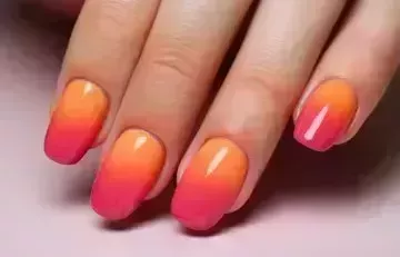 Las 35 mejores ideas de uñas ombré rosas para inspirar tu próxima manicura