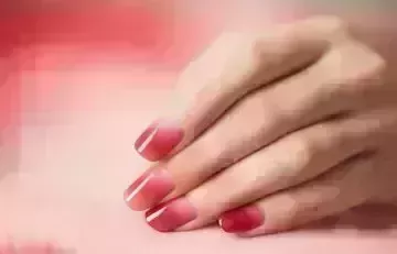 Las 35 mejores ideas de uñas ombré rosas para inspirar tu próxima manicura