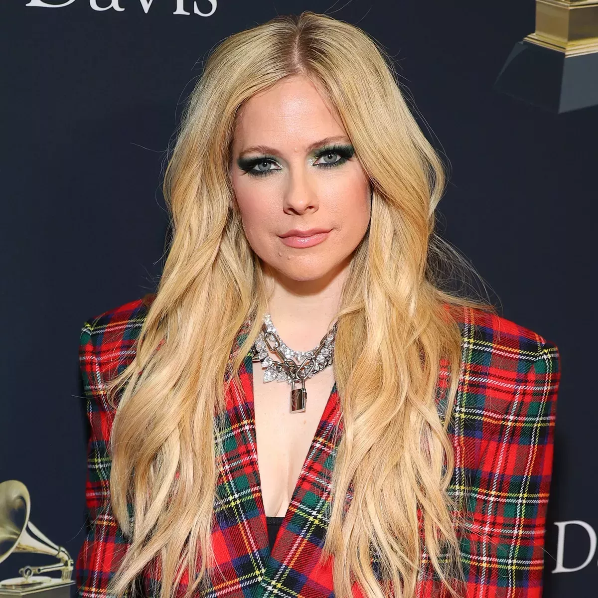 Avril Lavigne aborda la teoría de la conspiración de que ha sido sustituida por la doble Melissa Vandella
