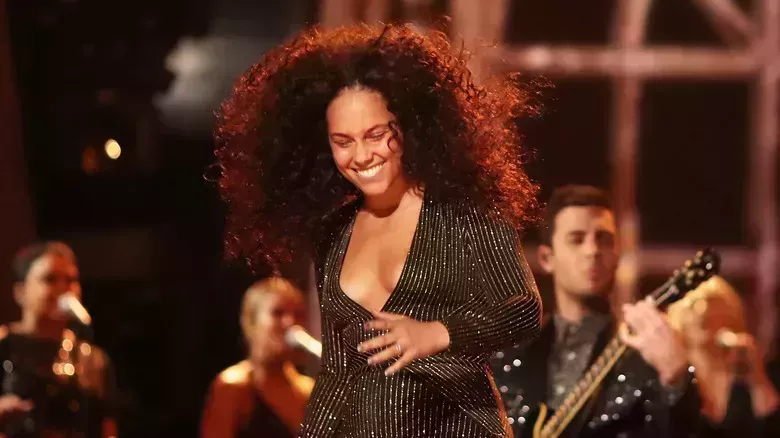 Por qué Alicia Keys tomó la decisión de dejar de maquillarse en 2016