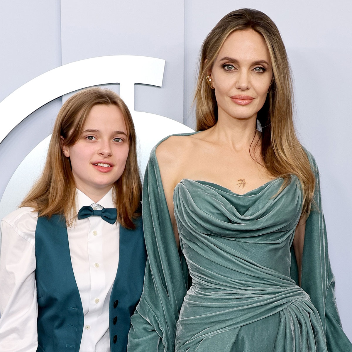 Angelina Jolie y su hija Vivienne cierran la alfombra roja de los