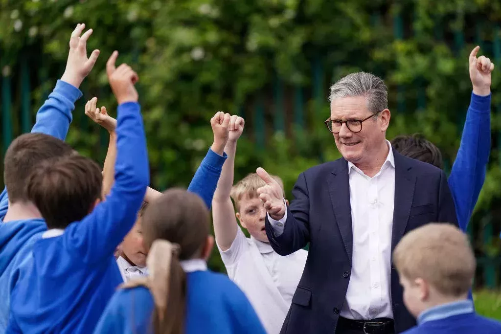 Ésta es la postura de Keir Starmer sobre la prohibición de los smartphones a los menores de 16 años