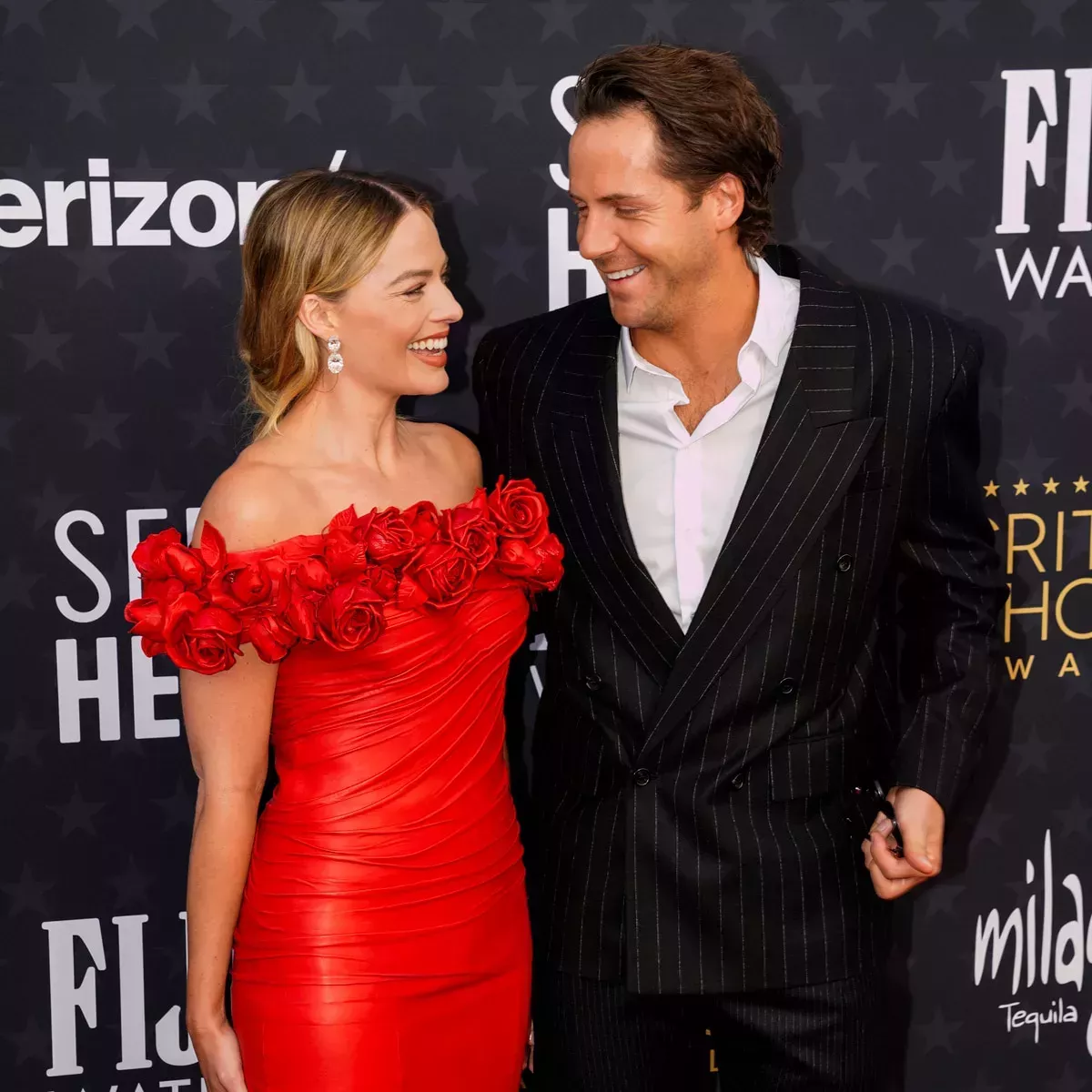 Margot Robbie está embarazada y espera su primer hijo con su marido Tom Ackerley