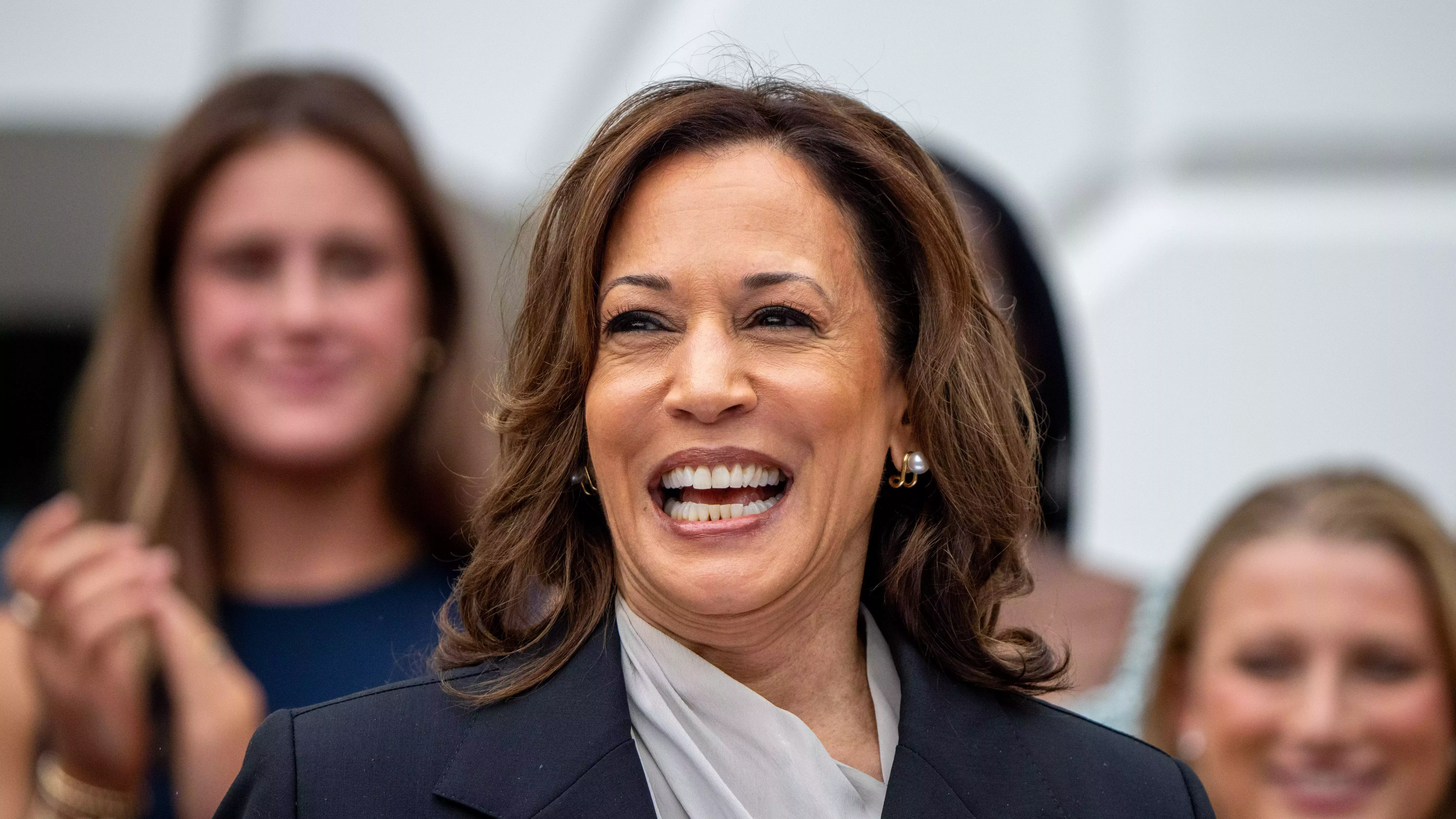 Todo el mundo quiere ya la prensa de seda de Kamala