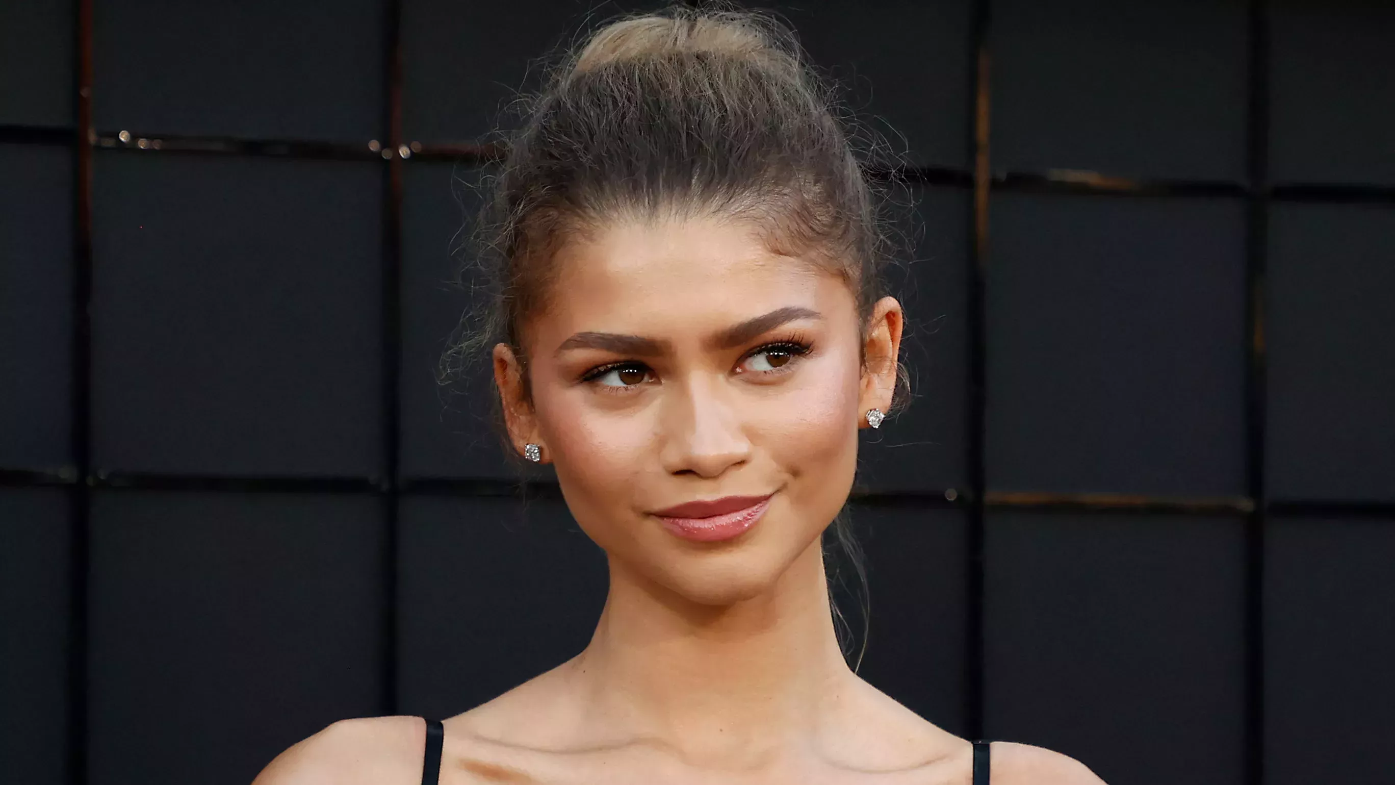 Zendaya perfecciona el arte de llevar el pelo mojado y rizado a la vez