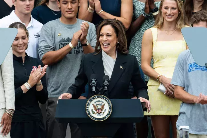 De Charli XCX a Beyoncé, todos los famosos que han apoyado la campaña de Kamala Harris