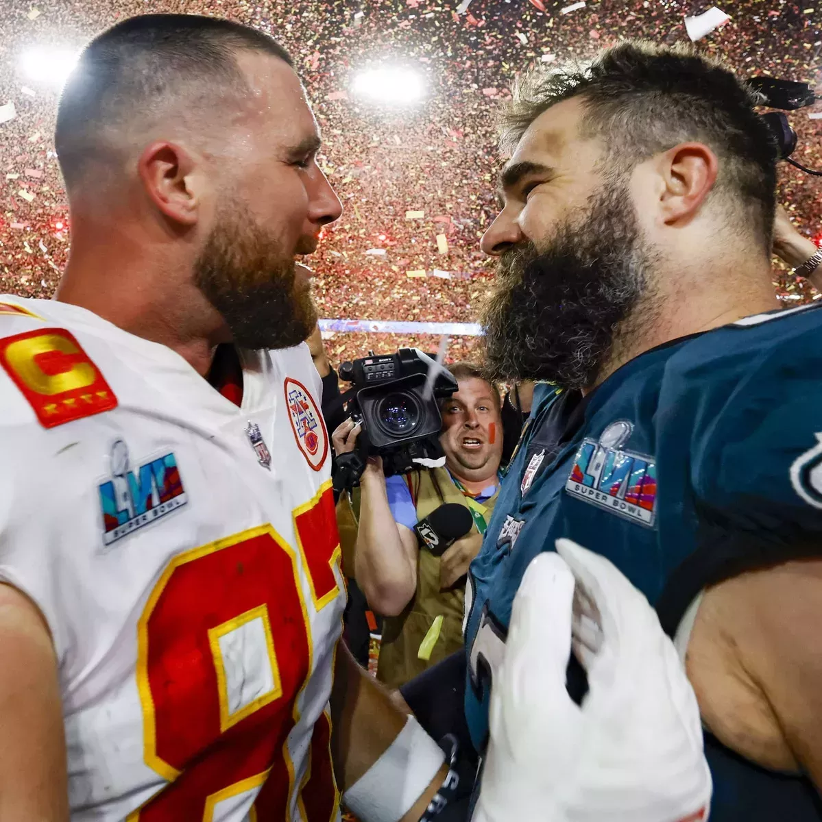 Jason Kelce detalla una "acalorada" pelea a puñetazos con Travis Kelce por este motivo