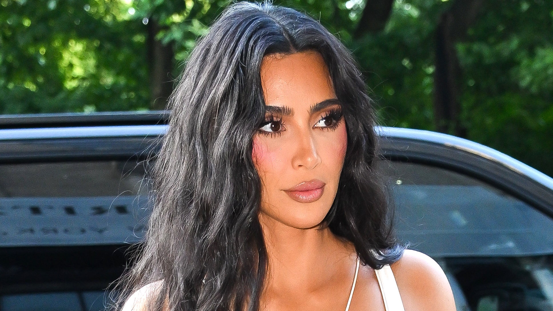 Sé que no es real pero el pelo rojo de Kim Kardashian es de fuego