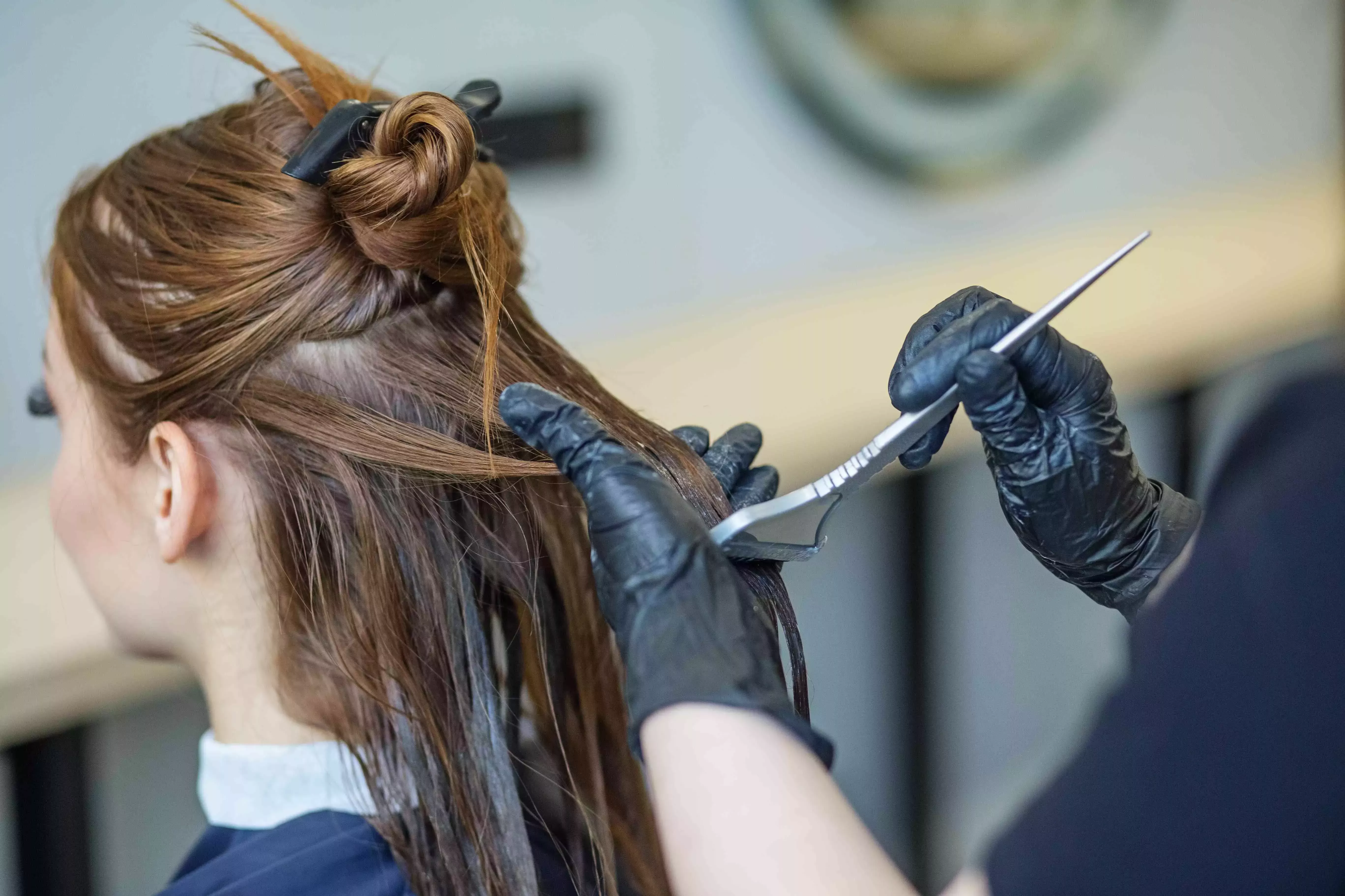 7 maneras de eliminar el tinte del pelo de la piel